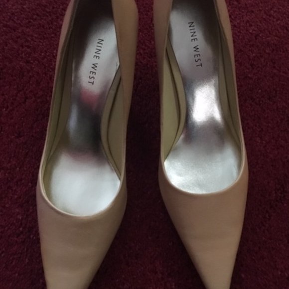 Gold Camel Leather Heels, NEW Size 8 med - Picture 1 of 3